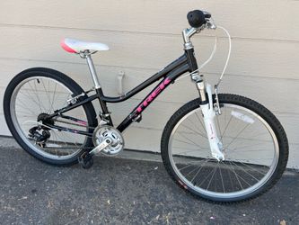 Girls Trek MT 220 Mountain Bicycle