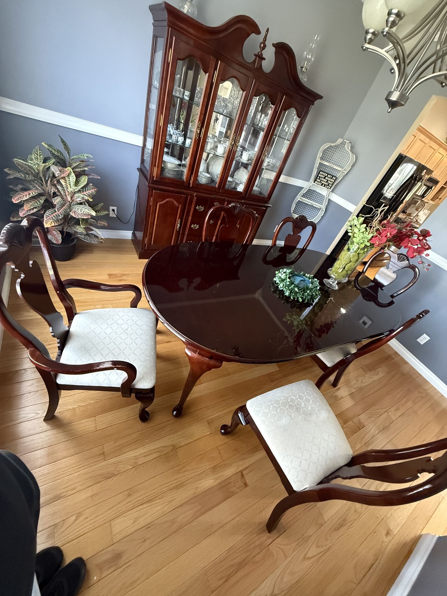 China cabinet ONLY
