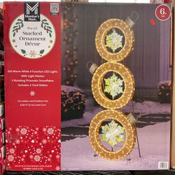 Member’s Mark Pre-Lit Stacked Ornament Decor