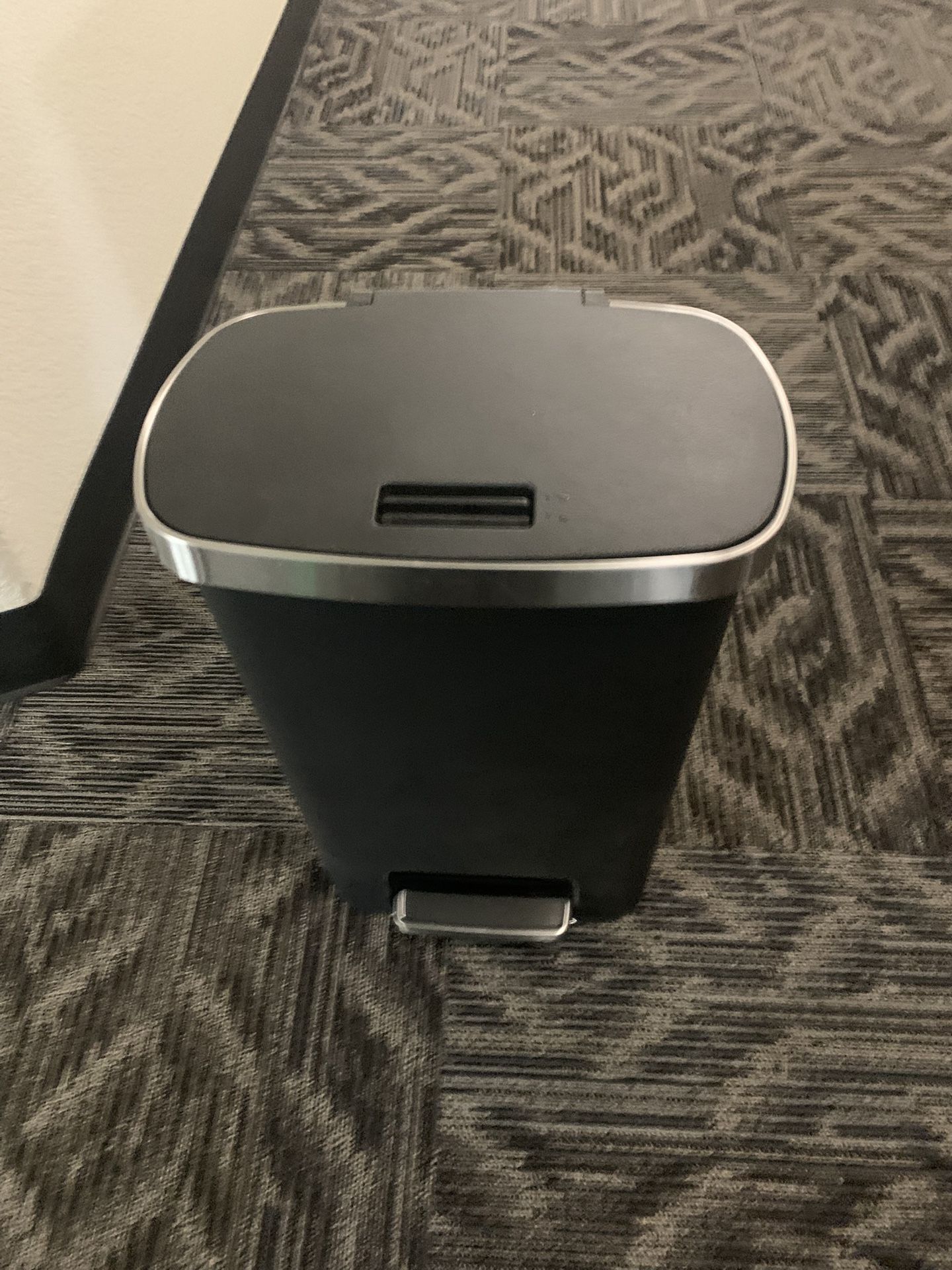 trash can with self closing lid used