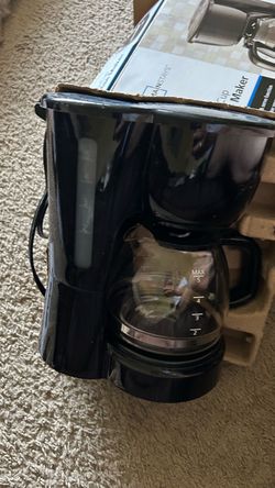 Mainstays 5-Cup Coffee Maker with Carafe & Box – Like New