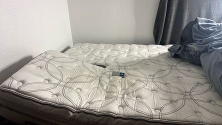 Split King i8 sleep number bed with adjustable head