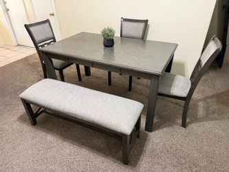 Free Delivery 🚚 Dining Table with Chairs and Bench