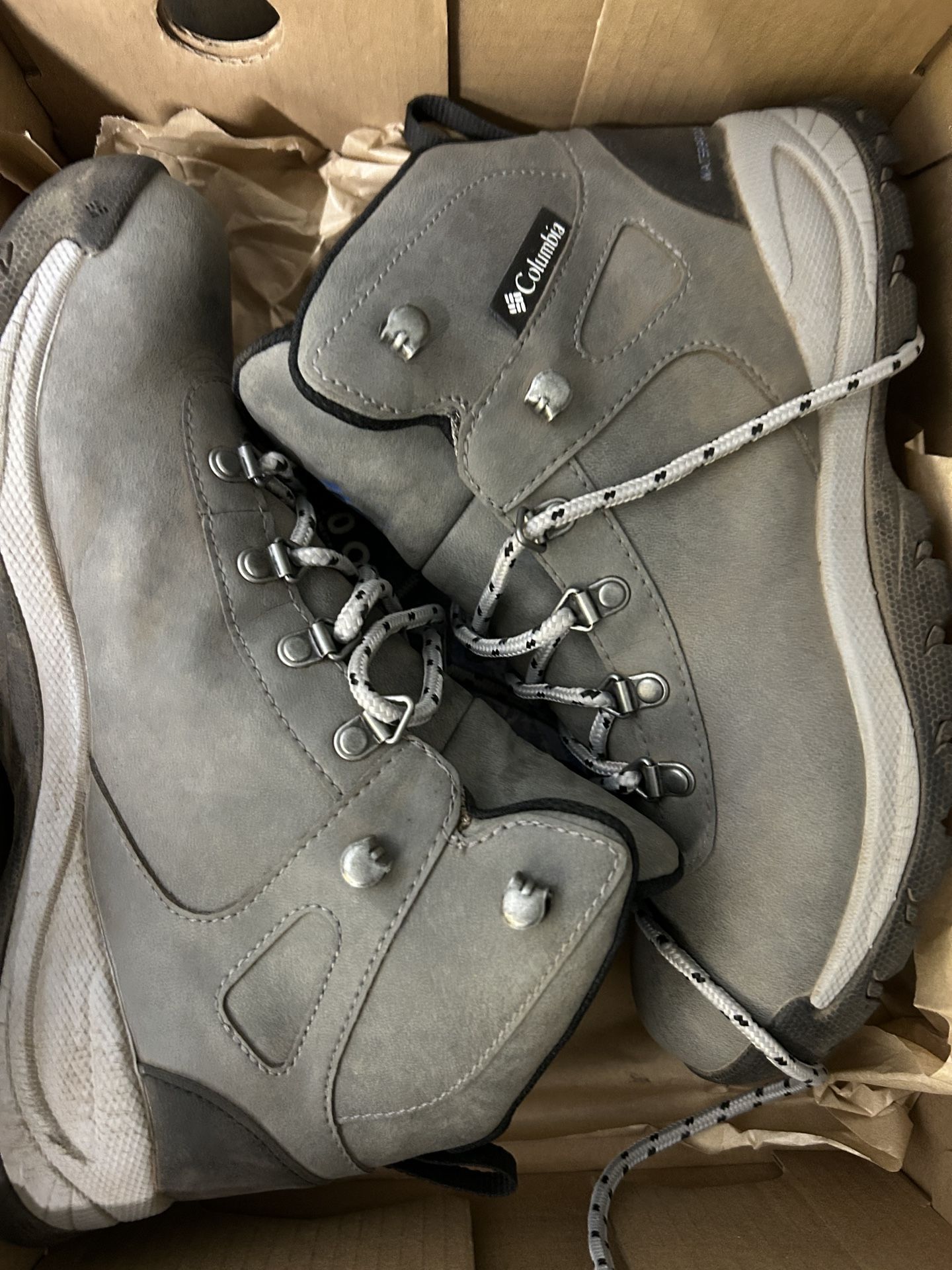 columbia hiking boots 9w