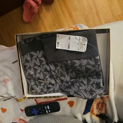 New Mkors Scarf & hat Grey