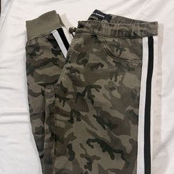 Camo Pants / Joggers Size ~ XS
