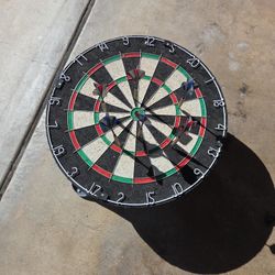 Dartboard And Set Throwing Darts