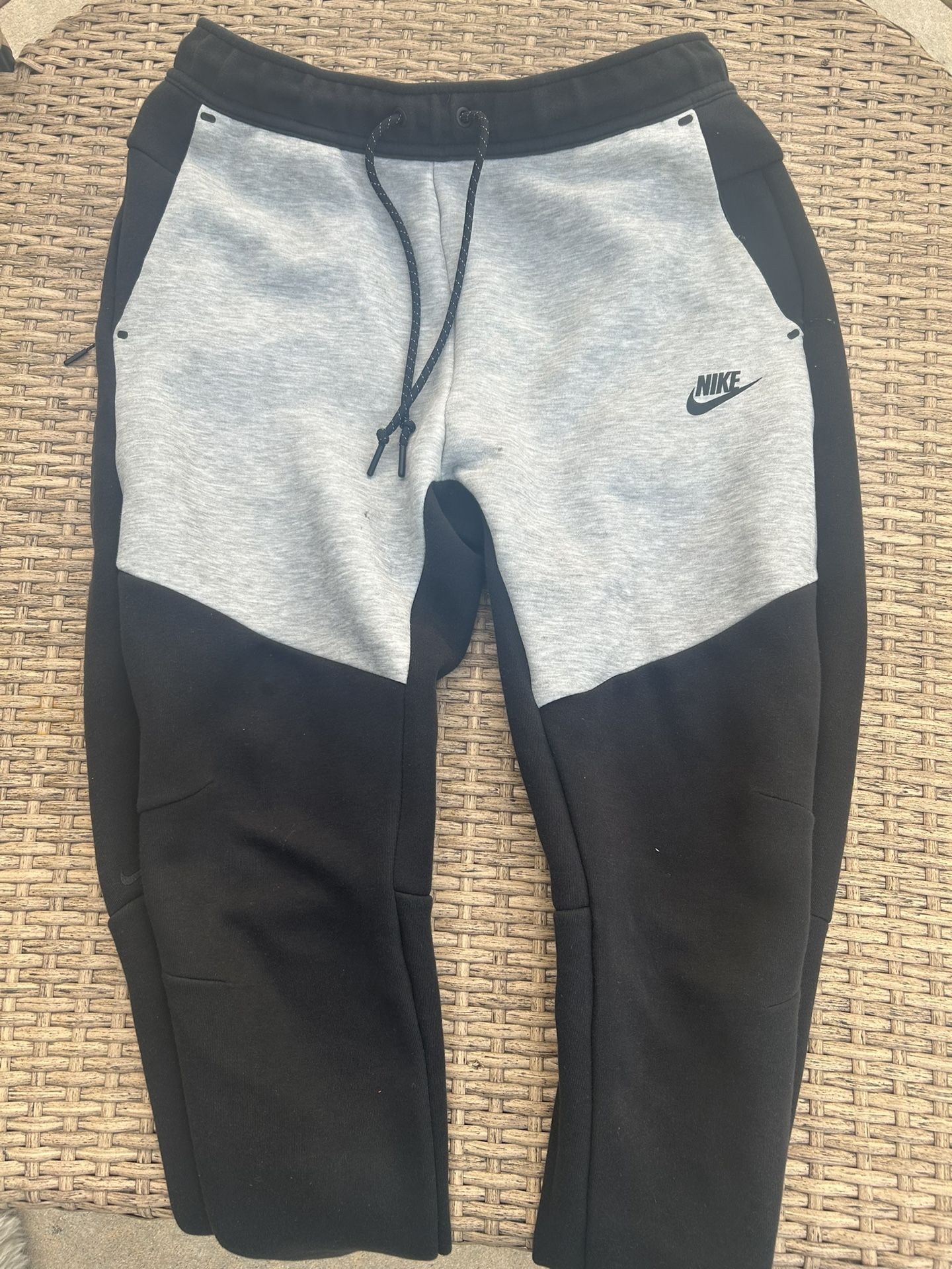 Nike Tech Pants M