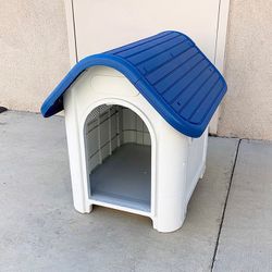 (NEW) $45 Plastic Dog House (size Small) Pet Indoor Outdoor All Weather Shelter Cage Kennel 23x30x26”