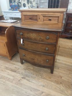 Lovely vintage wooden chest of drawers