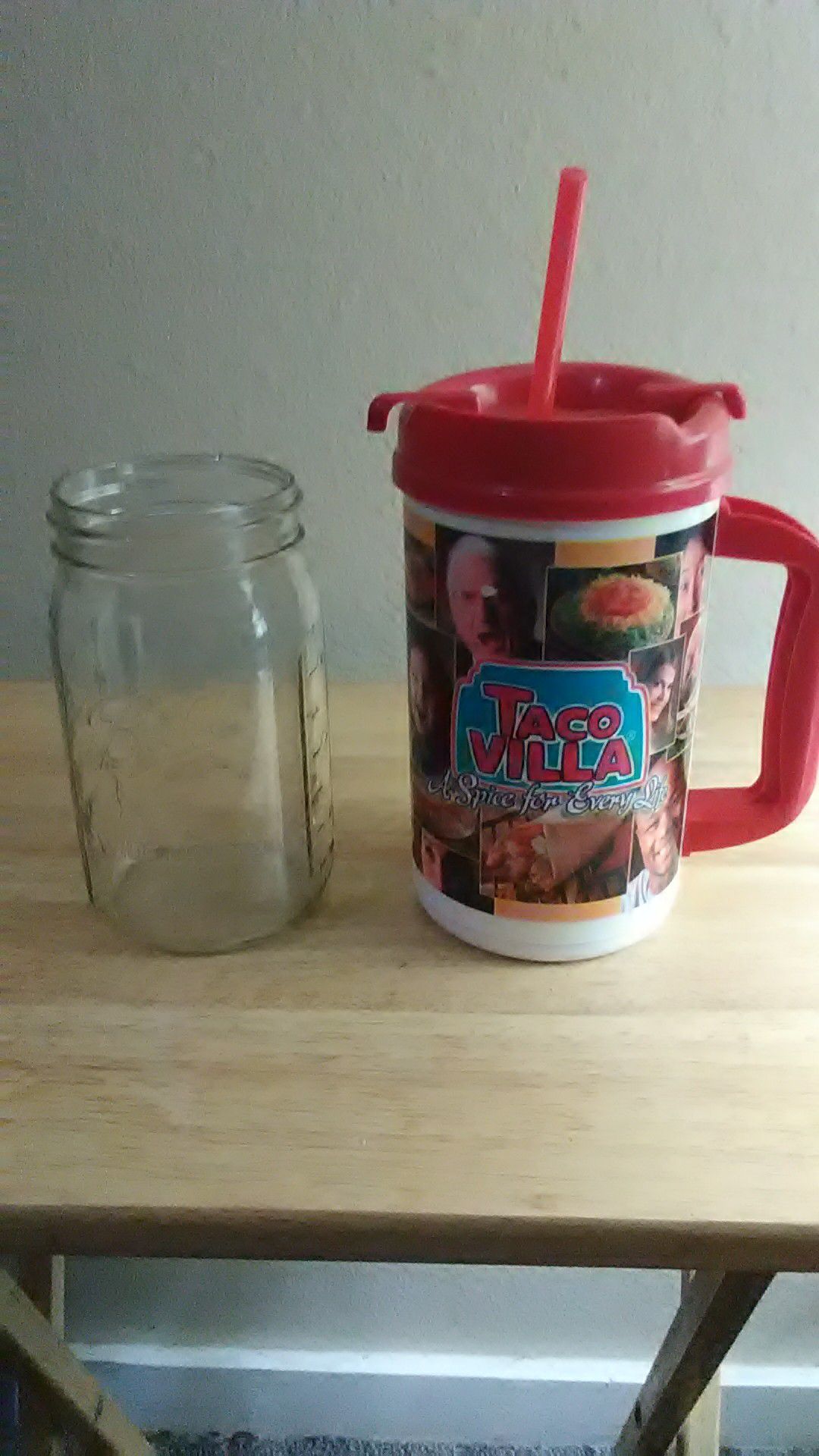 Yes I have six big mason jars they stand every bit as tall as a 32 announce fountain soda pop