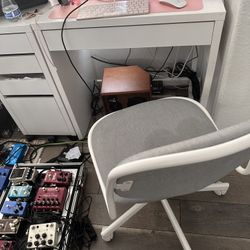 Table Computer With Chair 