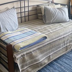 Twin Size Day Bed With 2 Beds