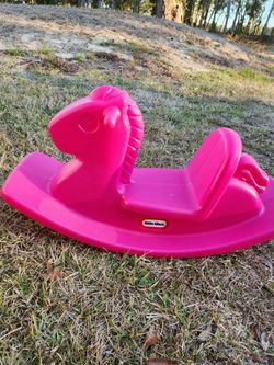 Little Tikes Rocking HorseLittle Tikes Kids Rocking Horse in Magenta, Classic Indoor Outdoor Toddler Ride on Toy, Kids Boys Girls Ages 12 Months to 3 