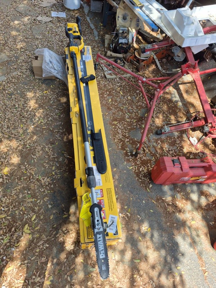 DEWALT FLEXVOLT 60V MAX 10 in. Cordless Battery Powered Telescoping Pole Saw (Tool Only)