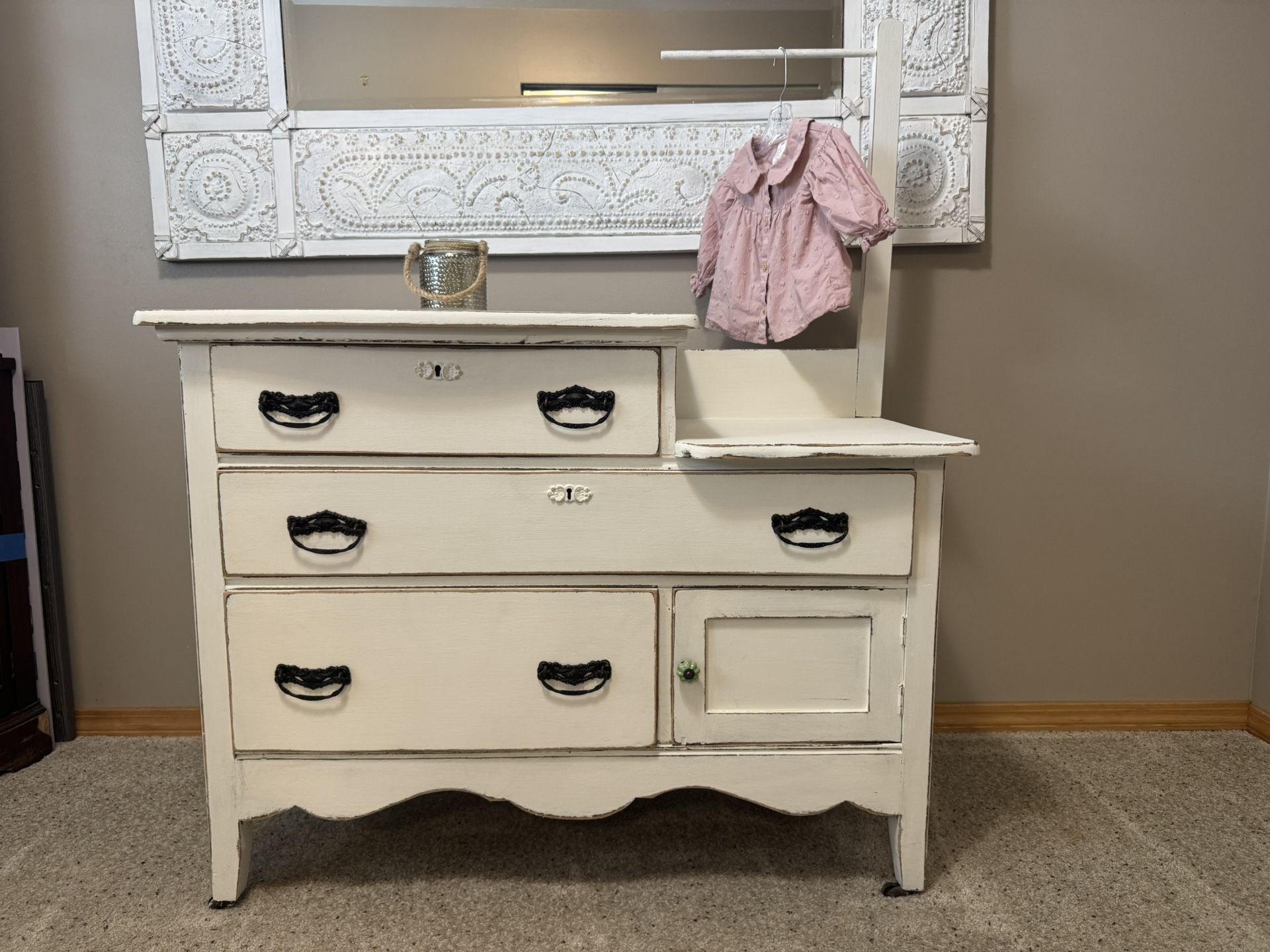 Vintage Small Dresser! π (priced To Sell!)