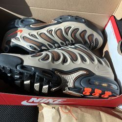 BRAND NEW SIZE 9