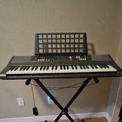 Yamaha Electric Keyboard 