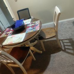 Round Wood Table With 3 Chairs 4th Is Broken By Leg