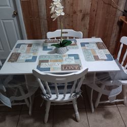 Small Table Withe 4 Chairs 