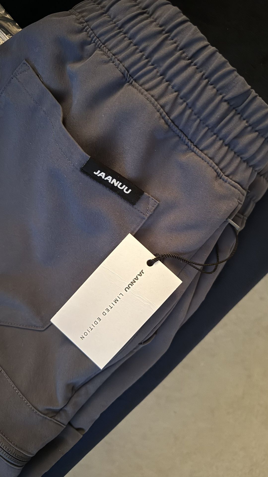 Jaanuu Osmo 8-pocket Scrub Jogger