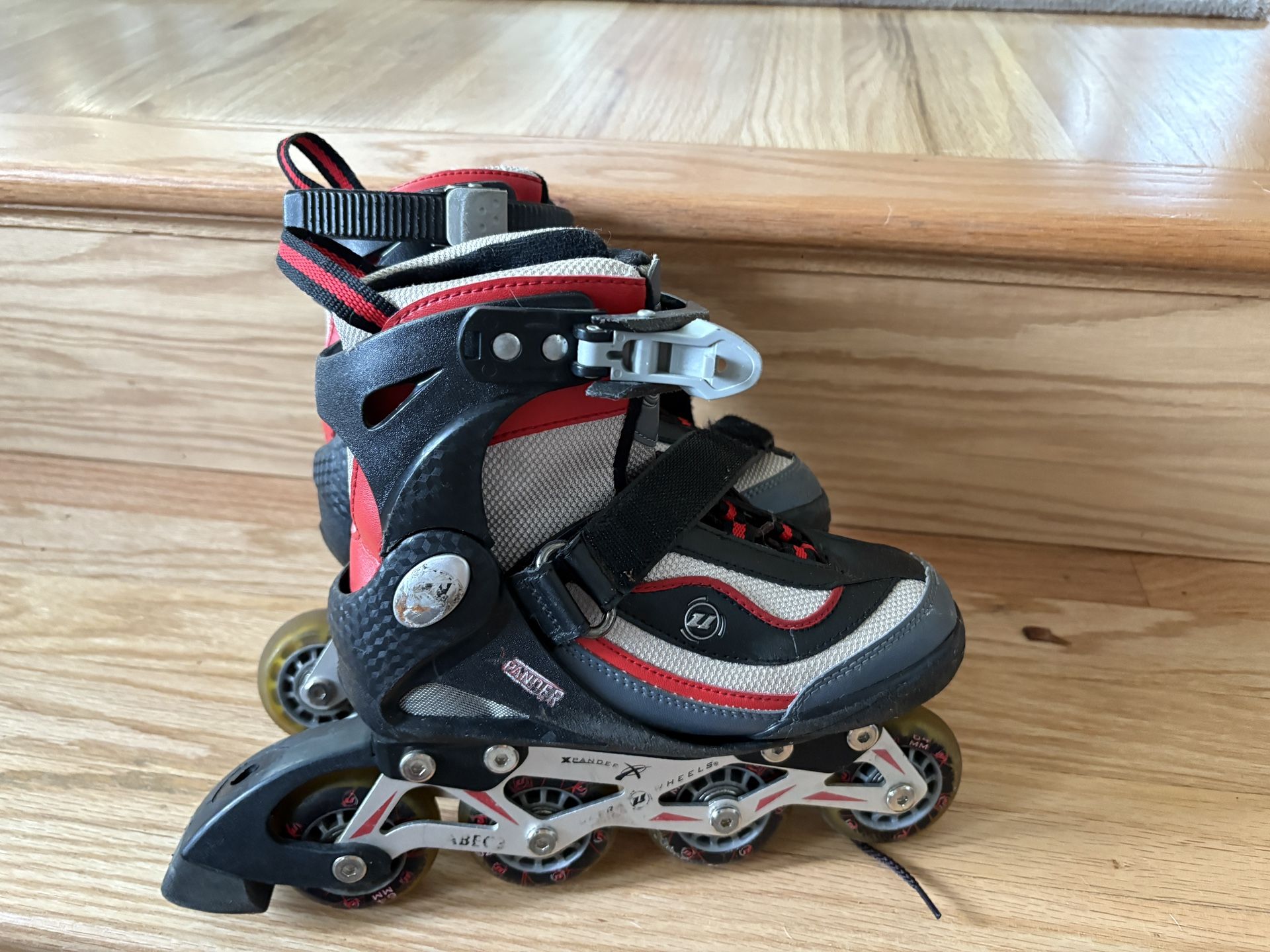 Roller Skates, Kids. junior adjustable size 10-13