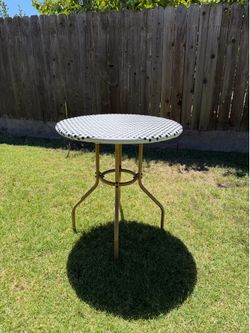 Patio Round table