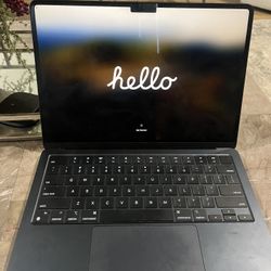 13-inch MacBook Air M2 chip