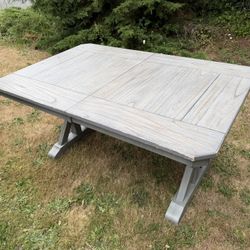 Large Patio / Dining Table – Expandable