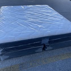 NEW MATTRESS KING SIZE PLUSH WITH BOX SPRING