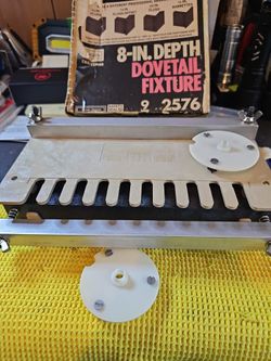 CRAFTSMAN 8-IN DEPTH DOVETAIL FIXTURE. 
