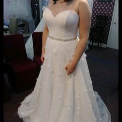 Wedding dress Size 12 (Adjustable) 