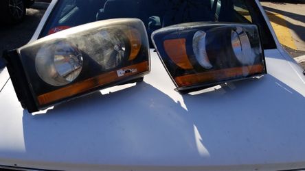 Dodge Ram 1500 Headlights