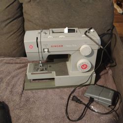 Singer Heavy Duty Sewing Machine 