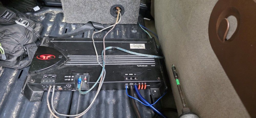 Rockford Fosgate P8002 amplifier