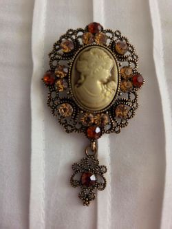 CAMEO PIN