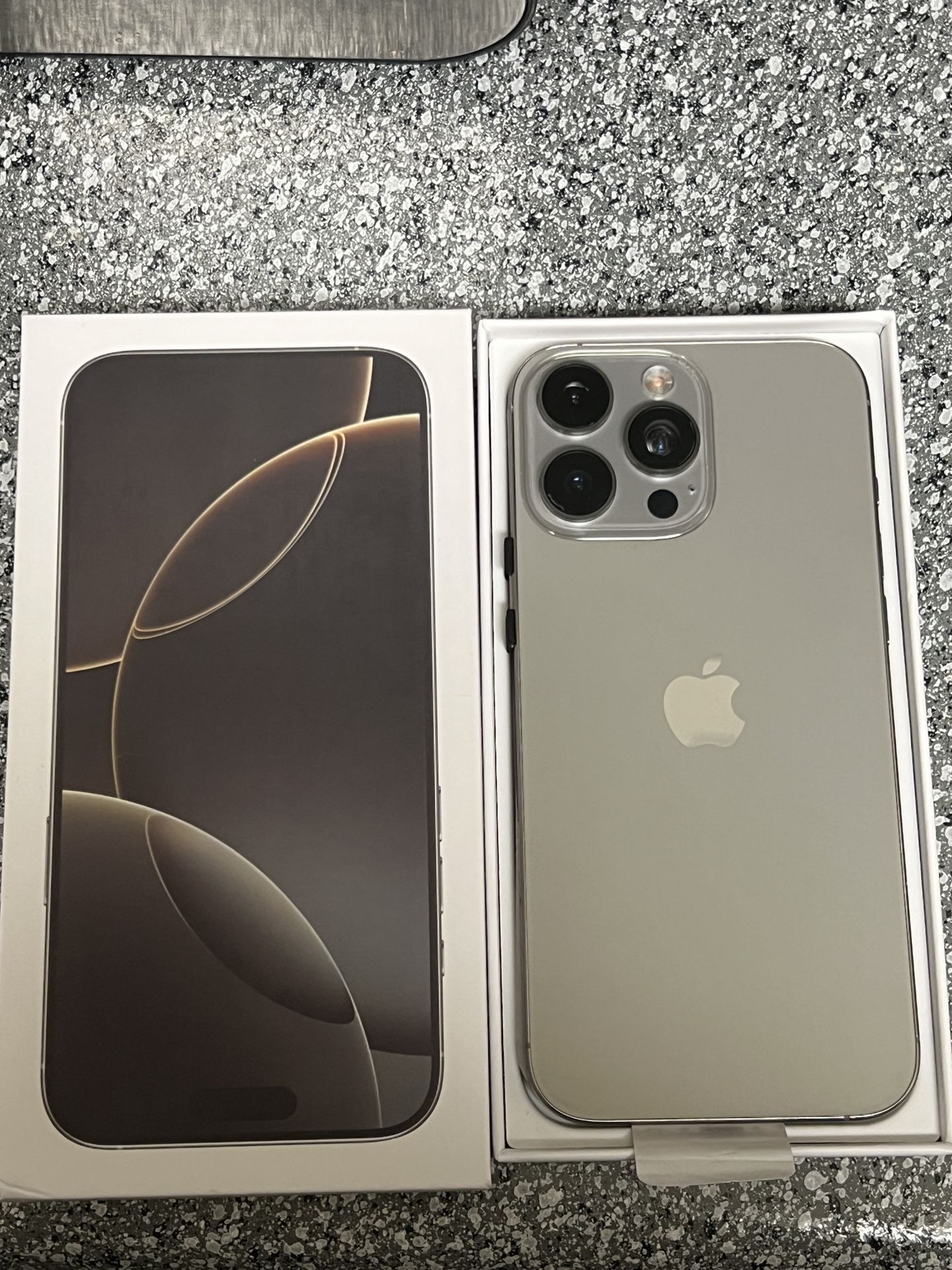 iPhone 16 Pro Max
