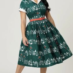 Disney Holiday  by Unique Vintage Winnie The Pooh Belted  Dress Size Small