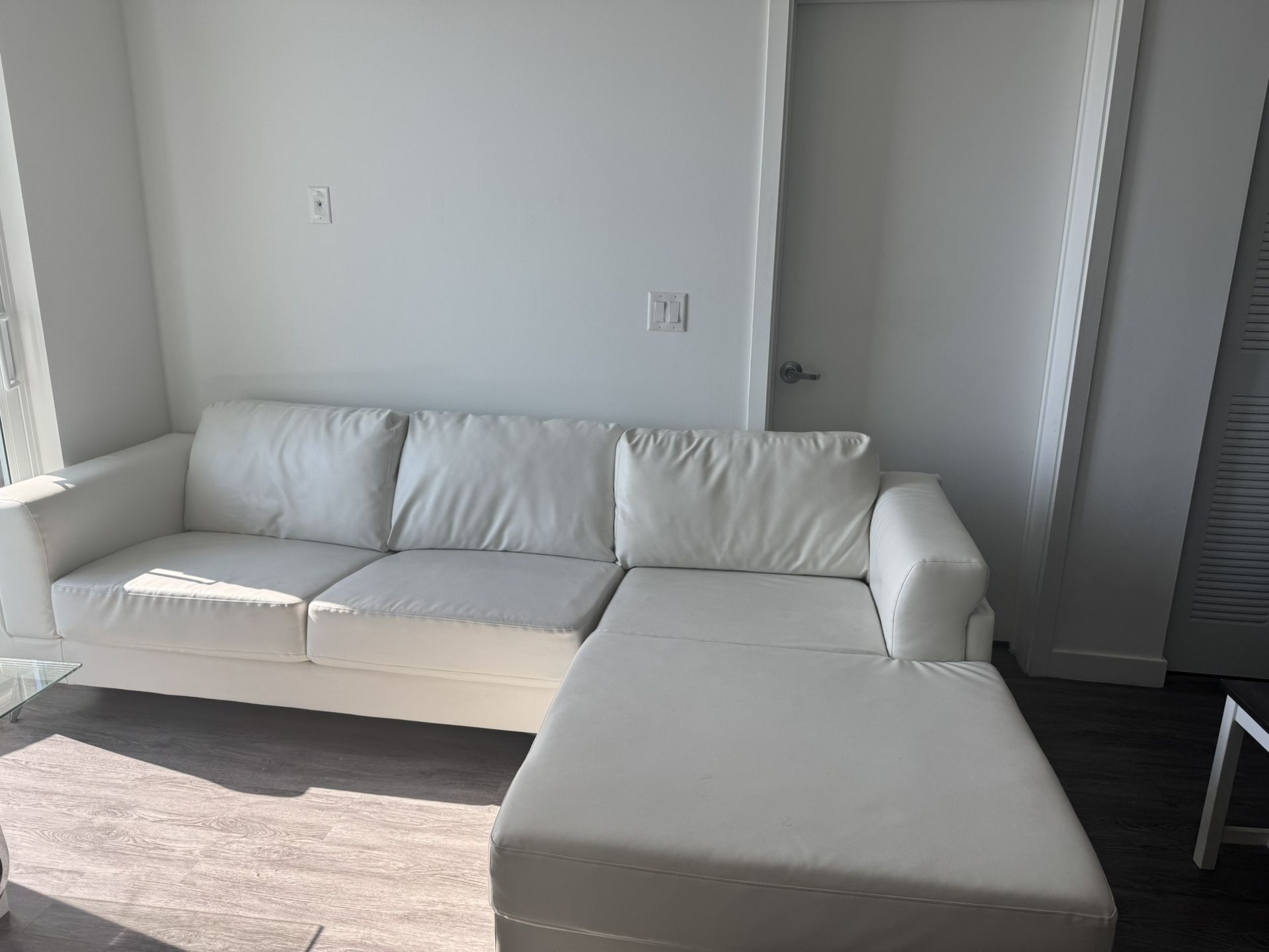 Sectional sofa type L
