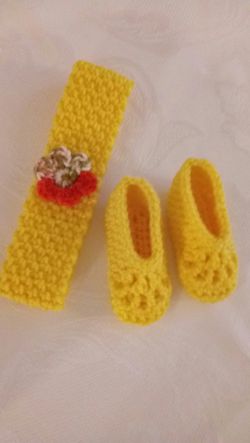 Baby girls shoes and headband set, hand crafted, made with acrylic yarns, new, fits up to 6months, $4.00 set.