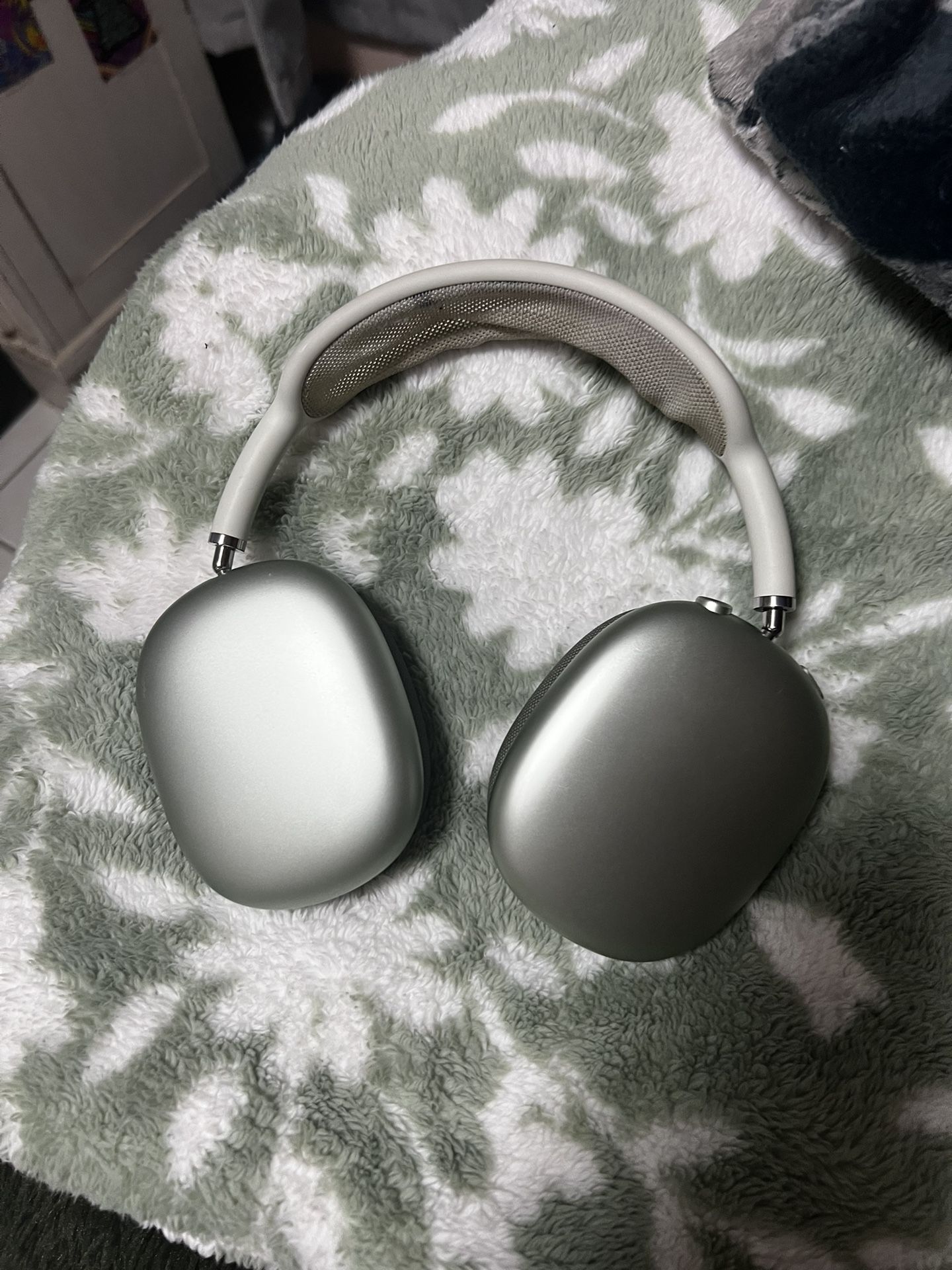 Green Apple AirPods Pro Max 