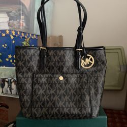 Michael Kors Jet Set Item Medium Pocket Tote