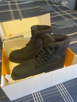 Black Timberland boots selling for 40$ in good condition just don’t need them anymore