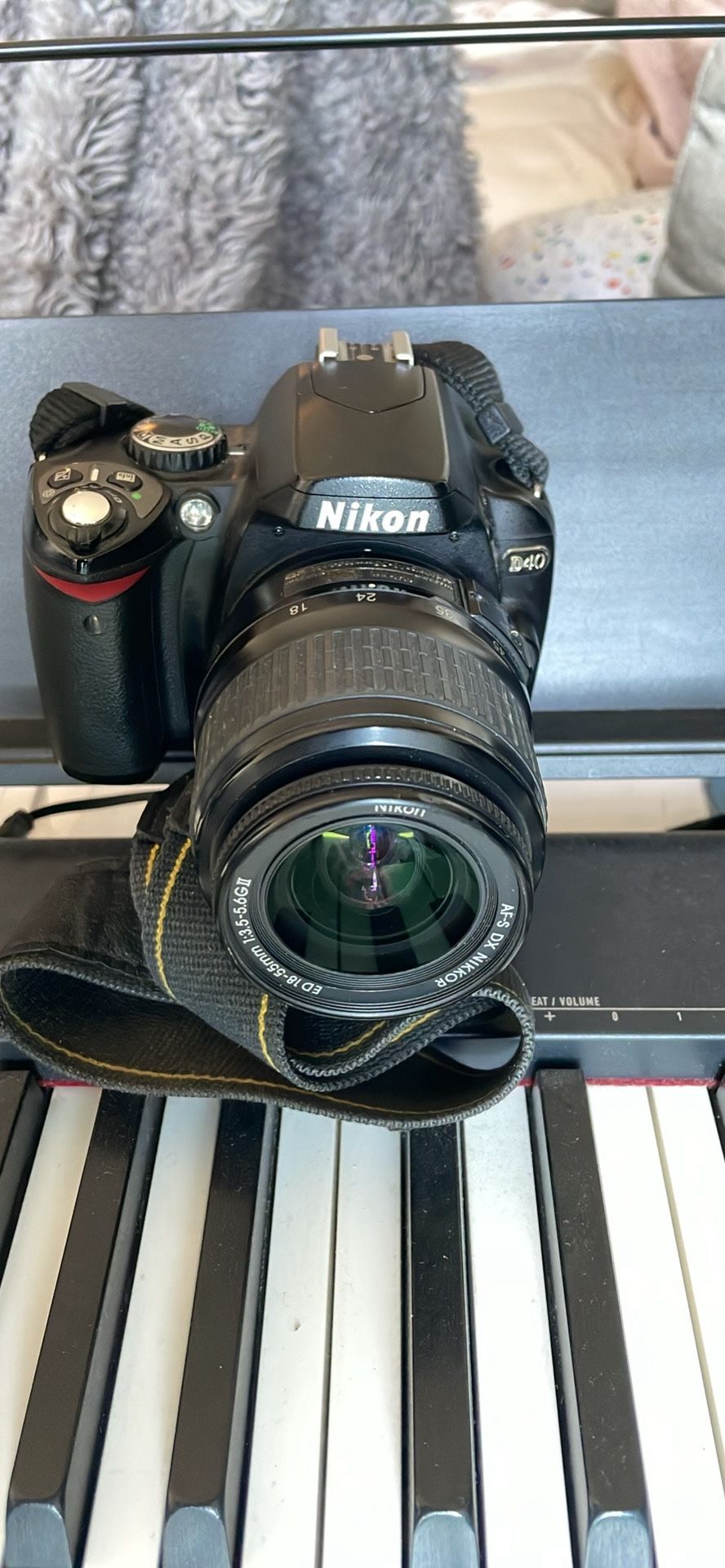 Nikon D40 Camera with Nikkor DX AF S 18 55mm 1:3.5 5.6G ED Lens