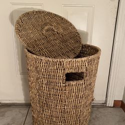 Wicker Basket - Large Utility Straw Container with Lid. In Good Condition and Comes From a Smoke Free and Pet Free Home.
