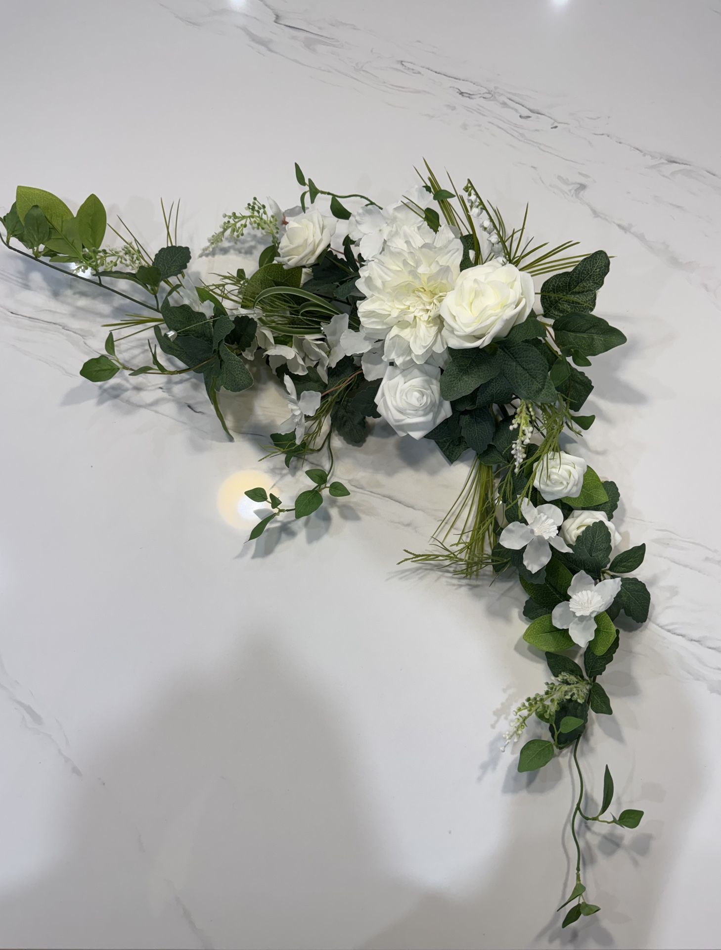 Ling’s Moments Floral Decor