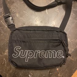 Supreme Shoulder Bag (FW18)