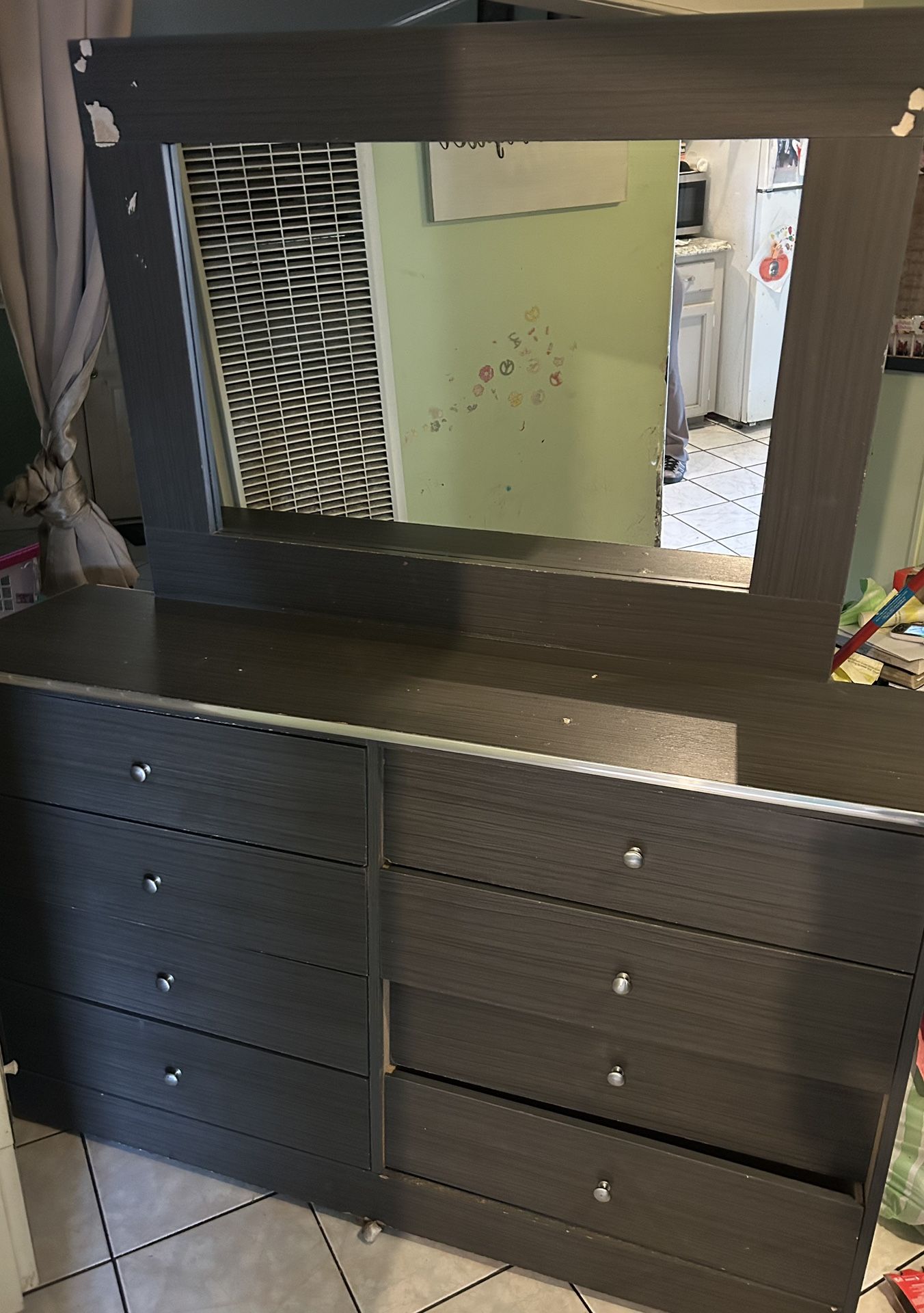 Dresser With Detachable Mirror 