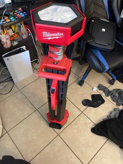 Milwaukee M18 Tower Light