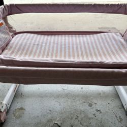 Baby Gap Delta Children Bassinet